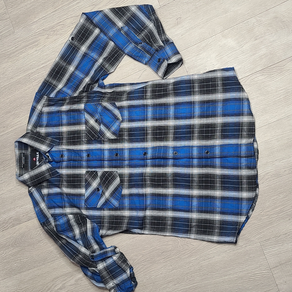 Airwalk Men's Medium Button Down shirt